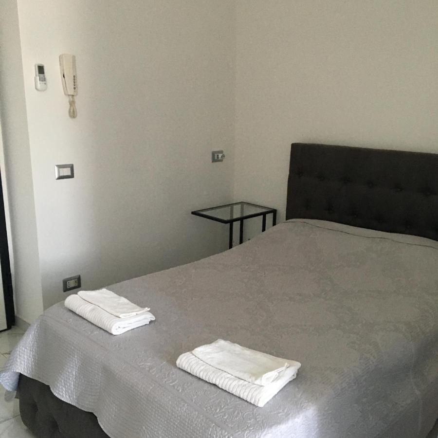 Apartamento Studio Triboniano Milán Exterior foto